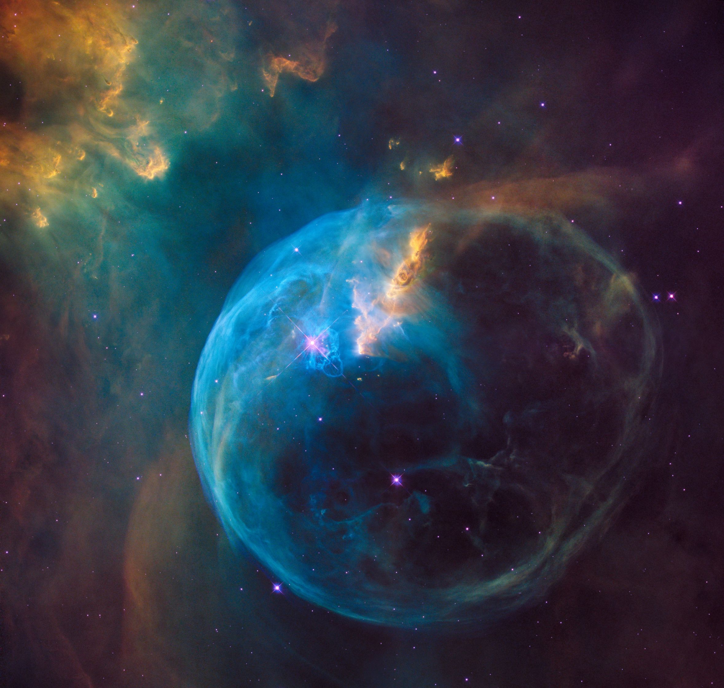 Bild eines von Energien umhüllten Planeten im Universum